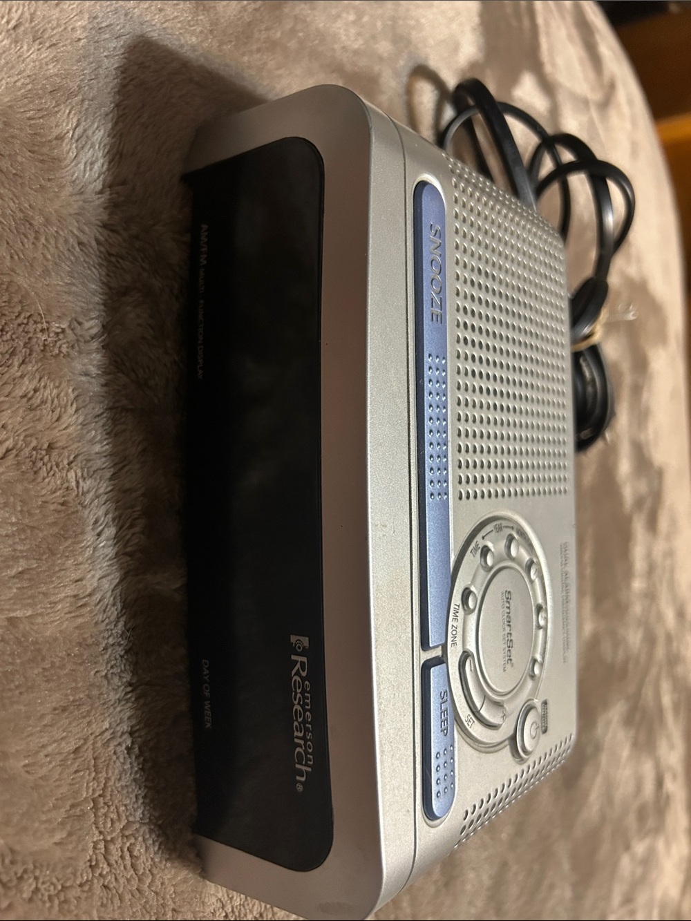 Emerson Research SmartSet CKS1855 Digital AM/FM Dual Alarm Clock Radio